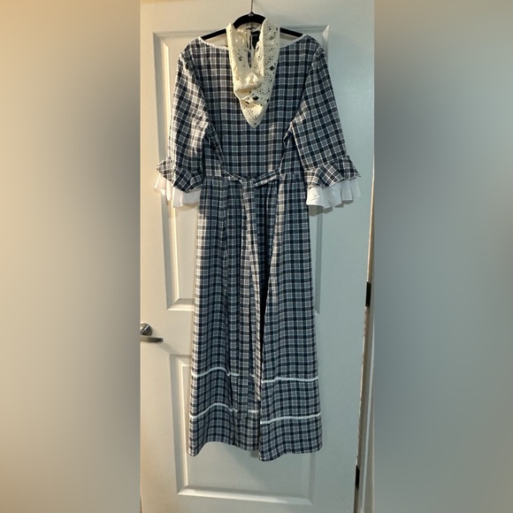 Scarlet Darkness Women Pioneer Colonial Costume with head kerchief - Picture 3 of 7